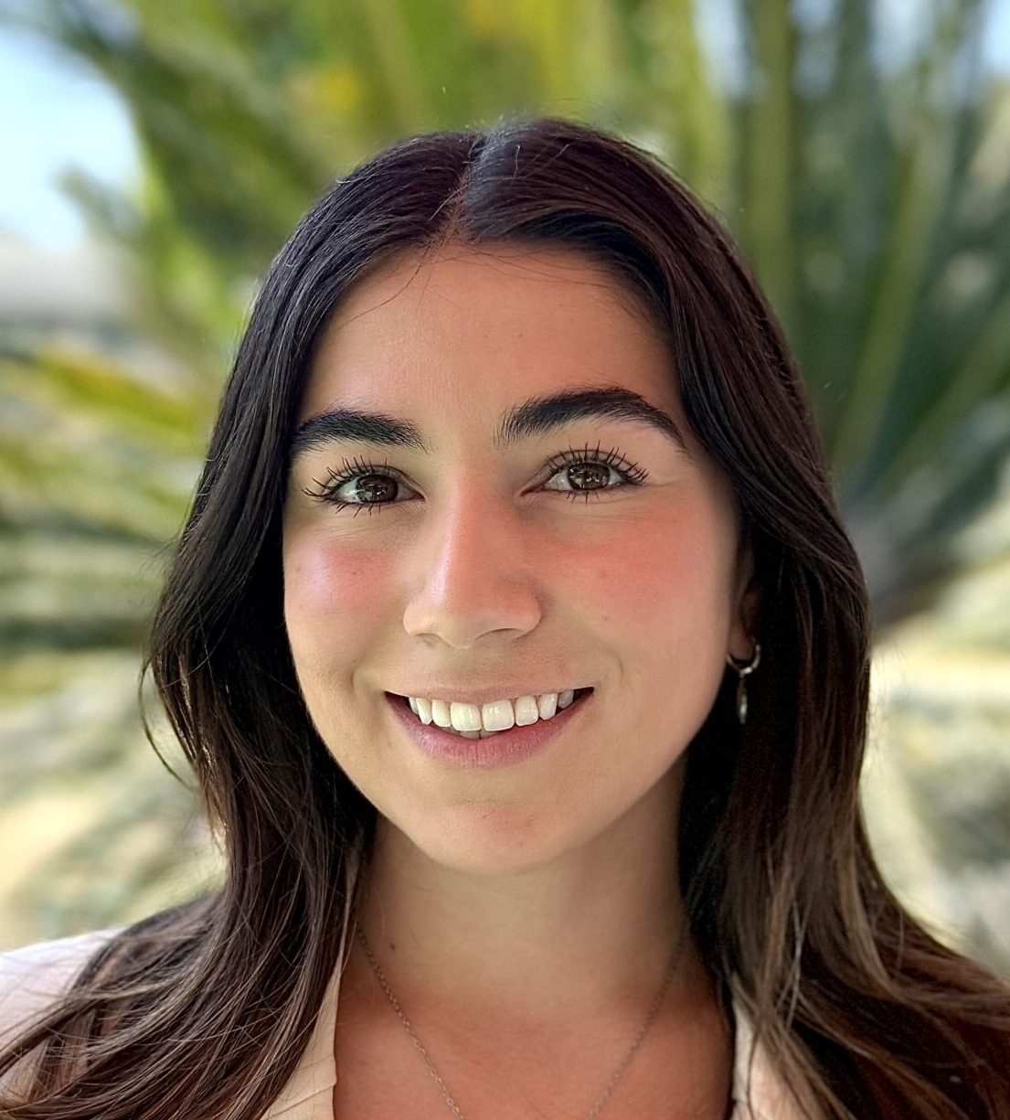 Mia Flores